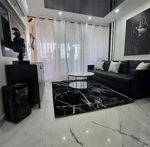 Le Noir & Blanc Port Nature 4 Village Naturiste Cap D'agde Agde